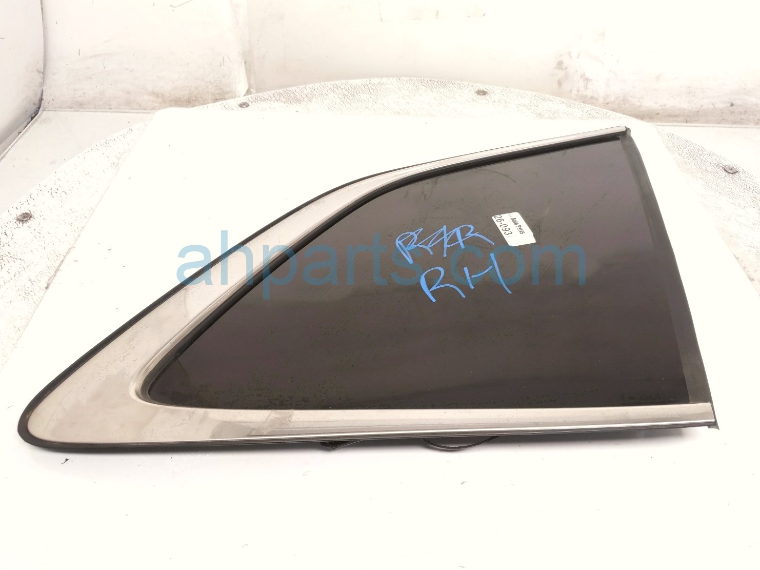 Honda RH QUARTER WINDOW GLASS