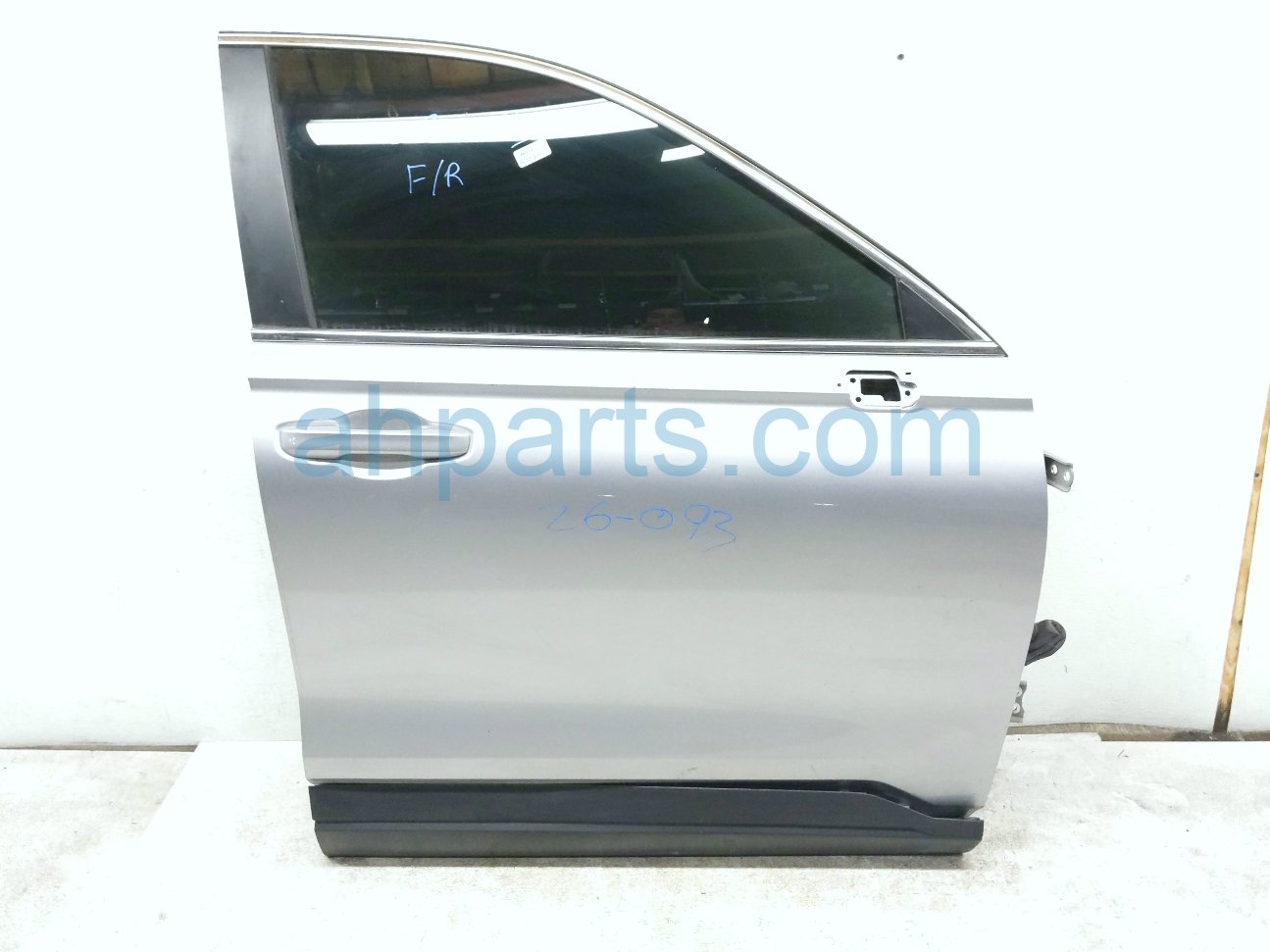 Honda FR/RH DOOR - SILVER - NO MIRROR/TRIM