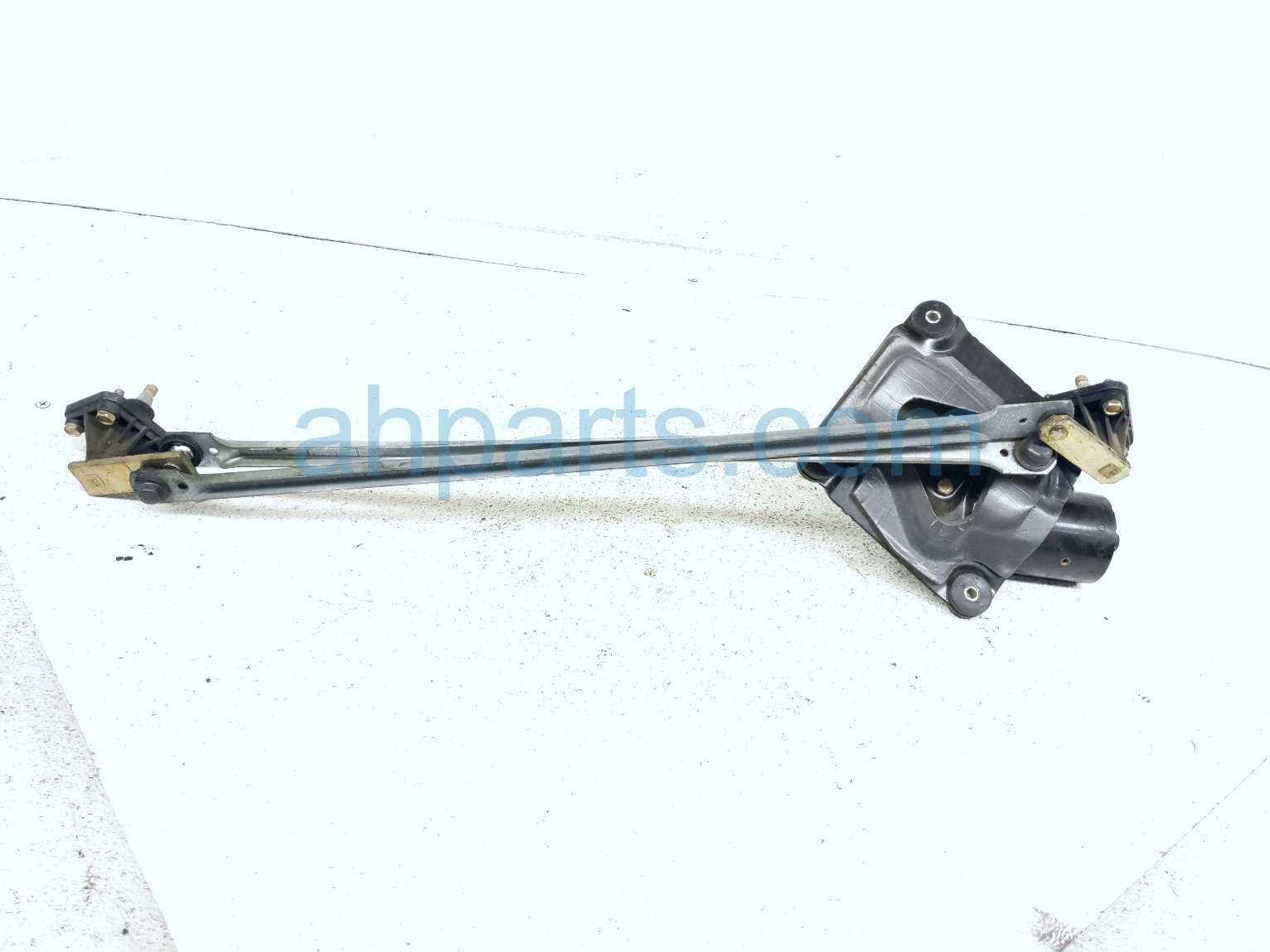 $30 Volvo FRT WINDSHIELD WIPER MOTOR & LINKAGE