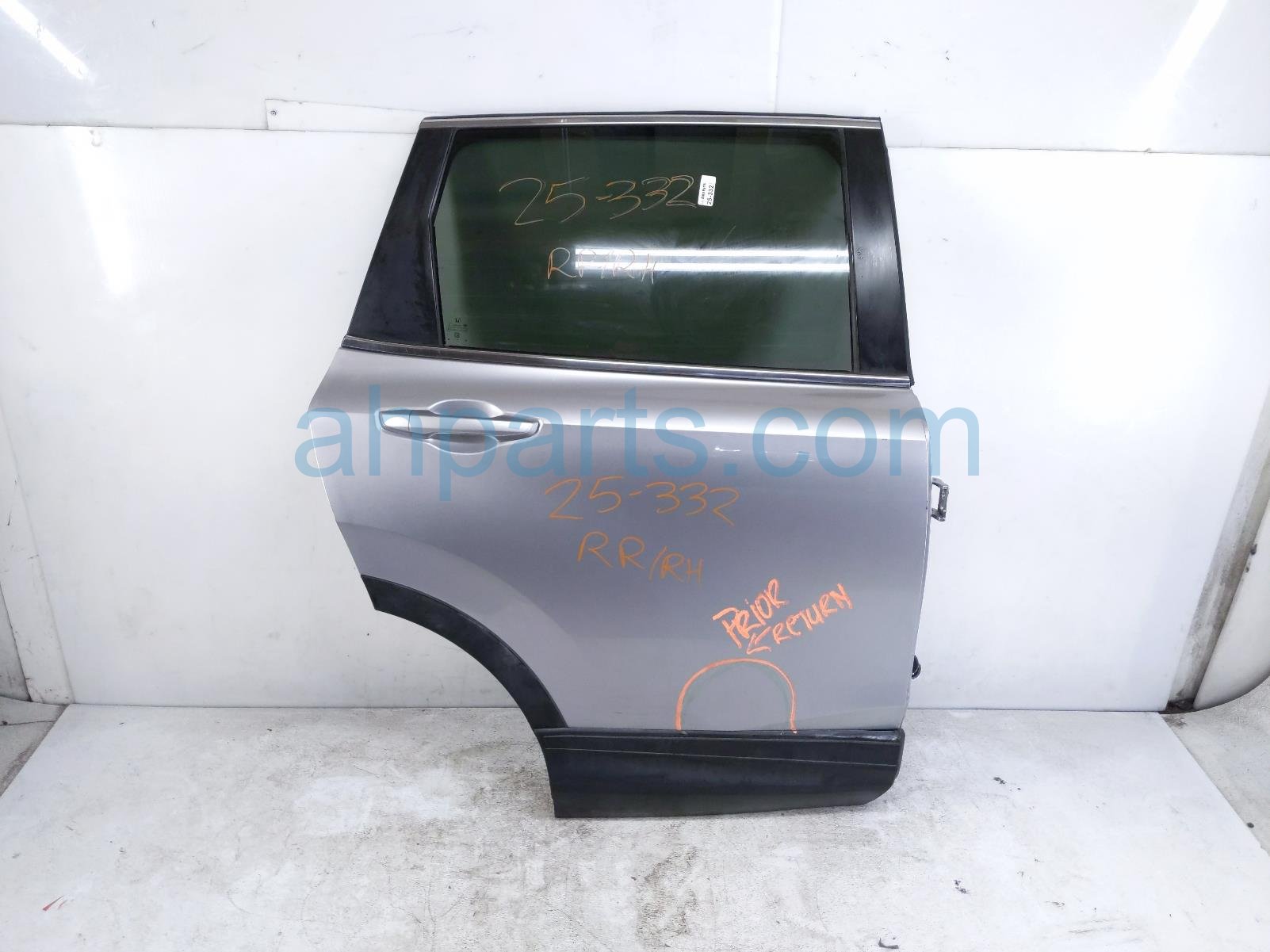 $875 Honda RR/RH DOOR - SILVER - NO INSIDE TRIM