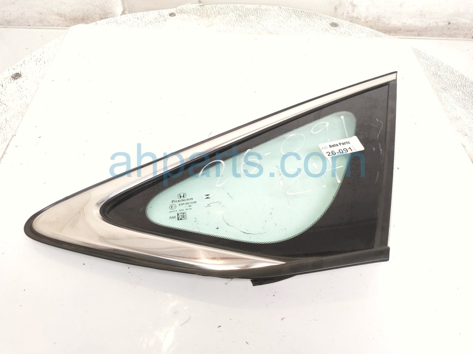 Honda RH QUARTER WINDOW GLASS