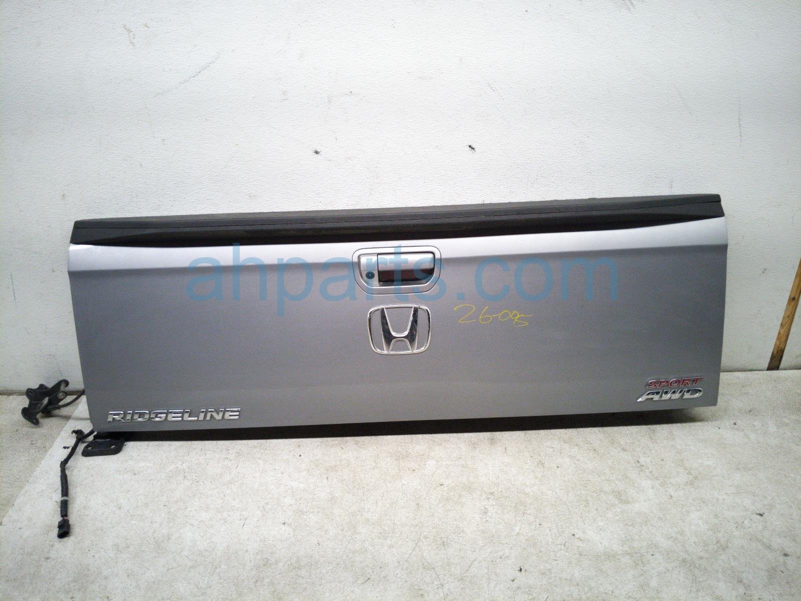 $715 Honda LIFT GATE / TAIL GATE - SILVER