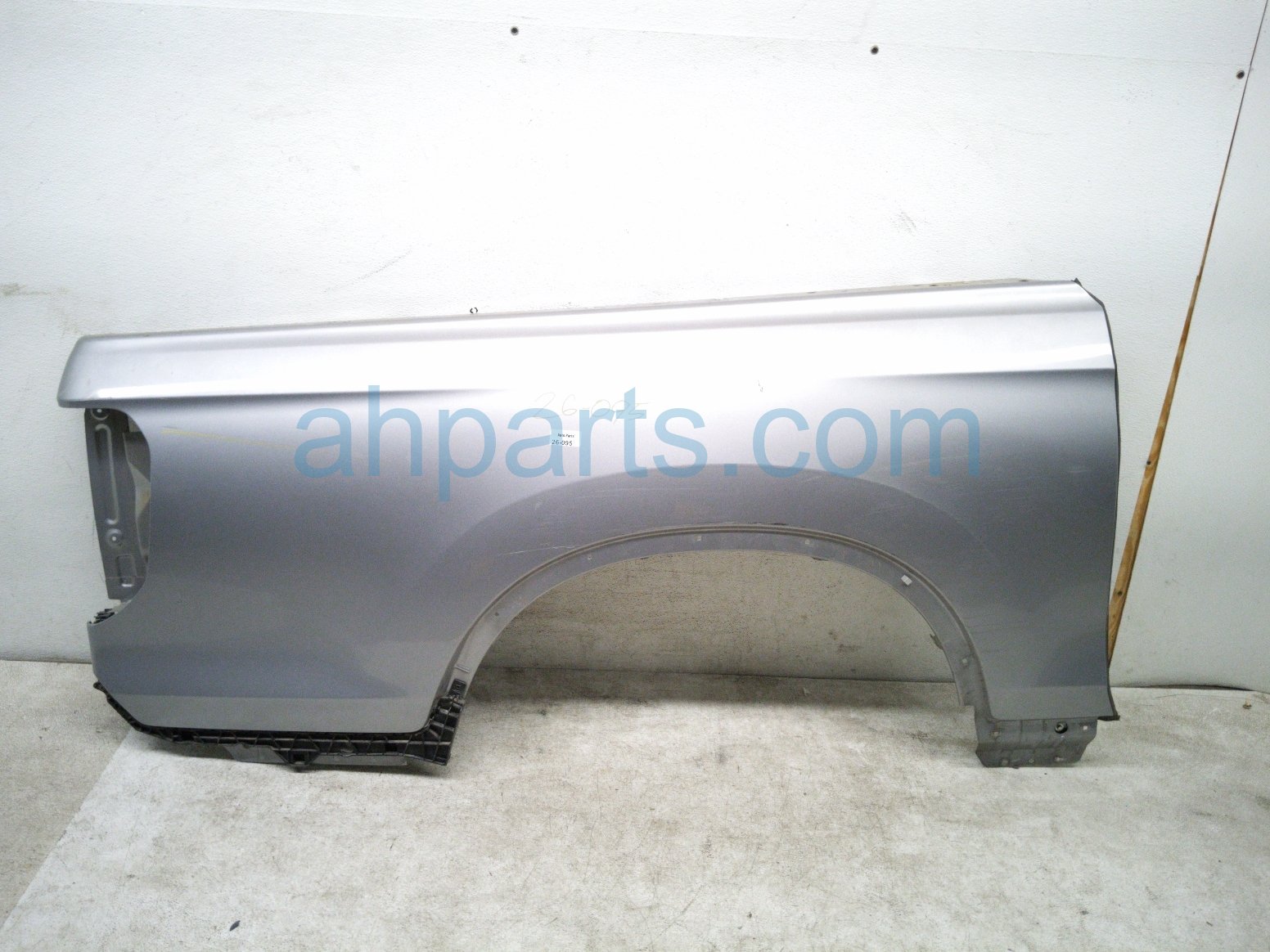 $680 Honda RH QUARTER PANEL - SILVER
