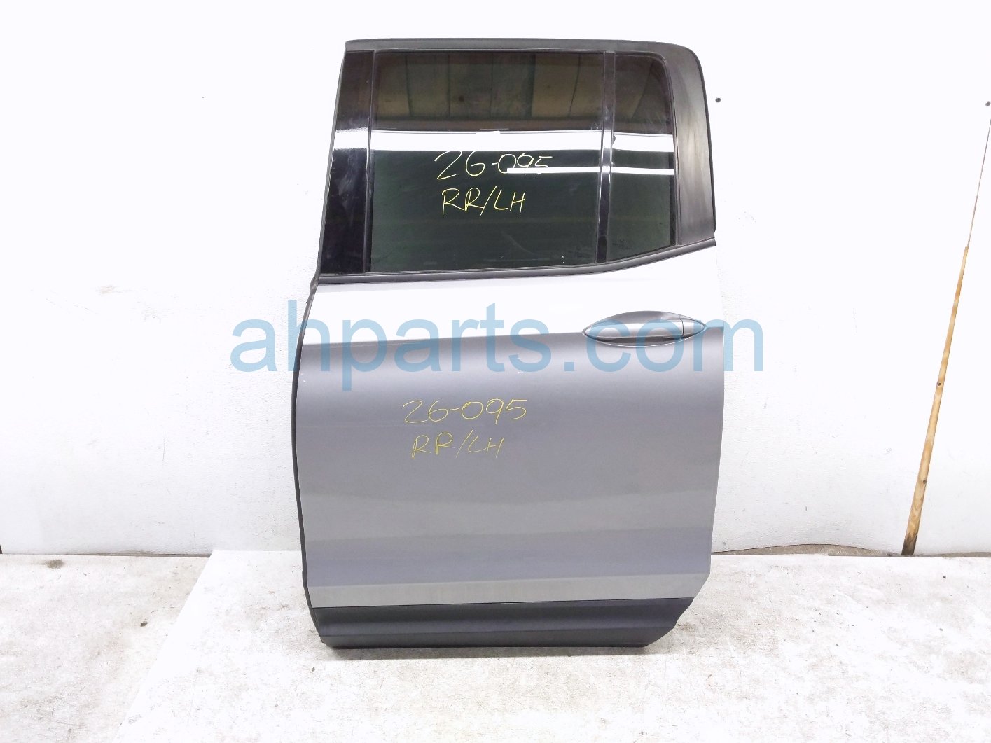 $850 Honda RR/LH DOOR - SILVER - NO INSIDE TRIM