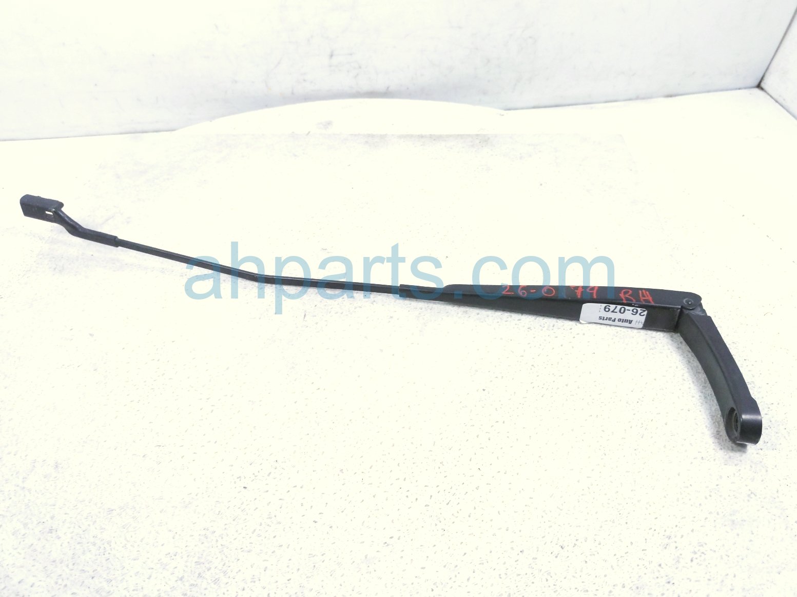 Volkswagen RH WINDSHIELD WIPER ARM