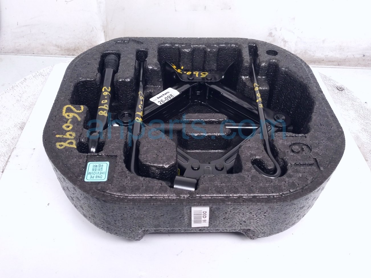 Hyundai JACK & TOOL KIT W/FOAM HOLDER ASSY