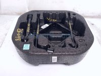 Hyundai JACK & TOOL KIT W/FOAM HOLDER ASSY Hyundai JACK & TOOL KIT W/FOAM HOLDER ASSY