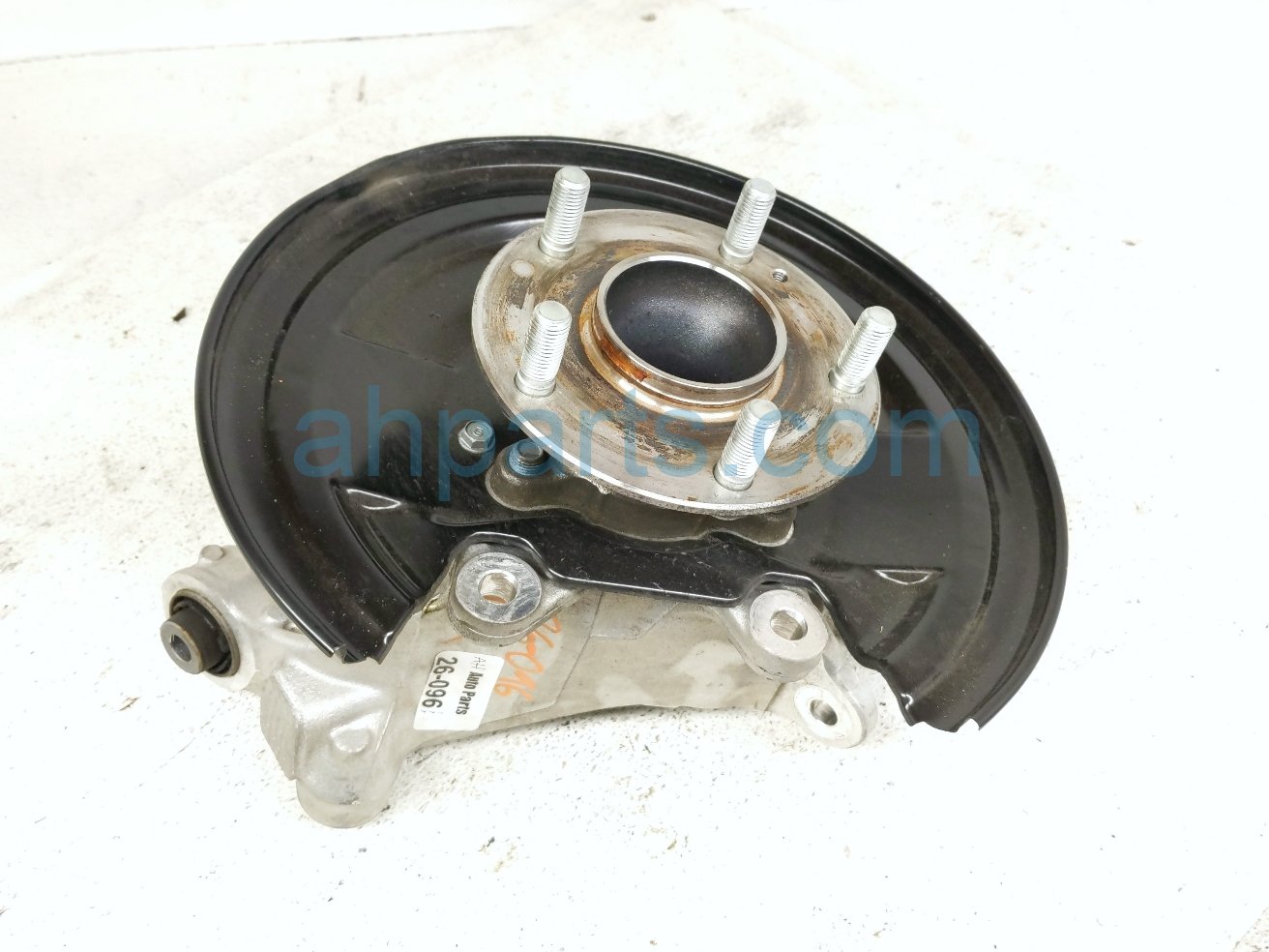  RR/LH SPINDLE KNUCKLE HUB