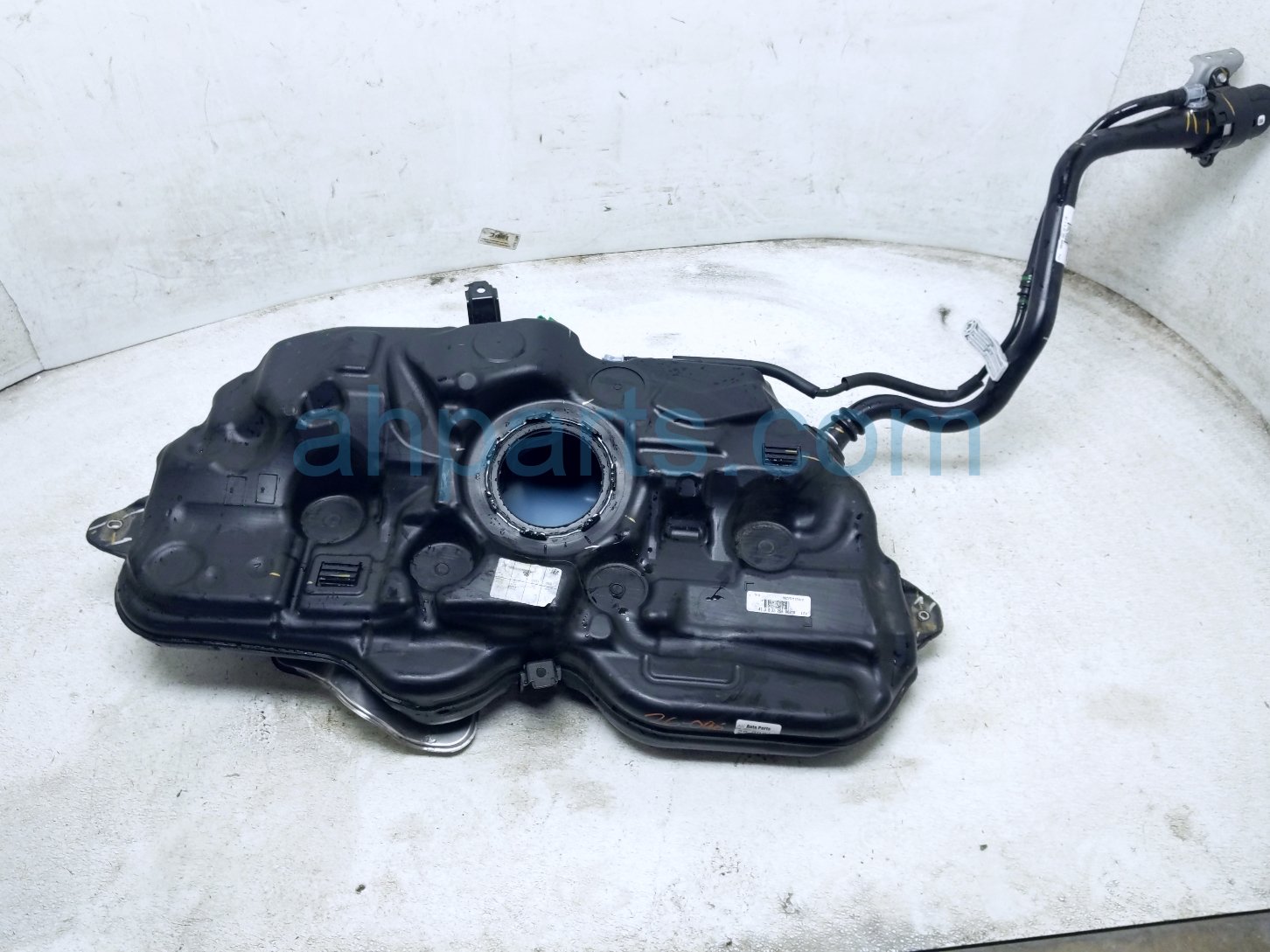  GAS / FUEL TANK