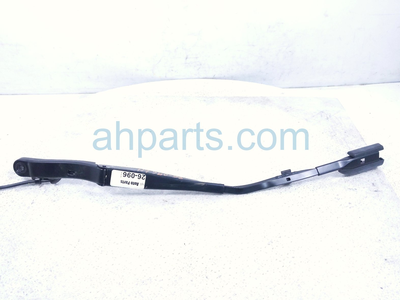 Driver WINDSHIELD WIPER ARM