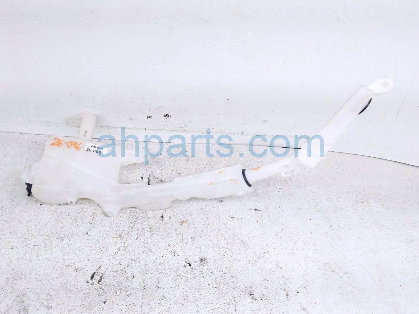  WINDSHIELD WASHER RESERVOIR W/PUMP