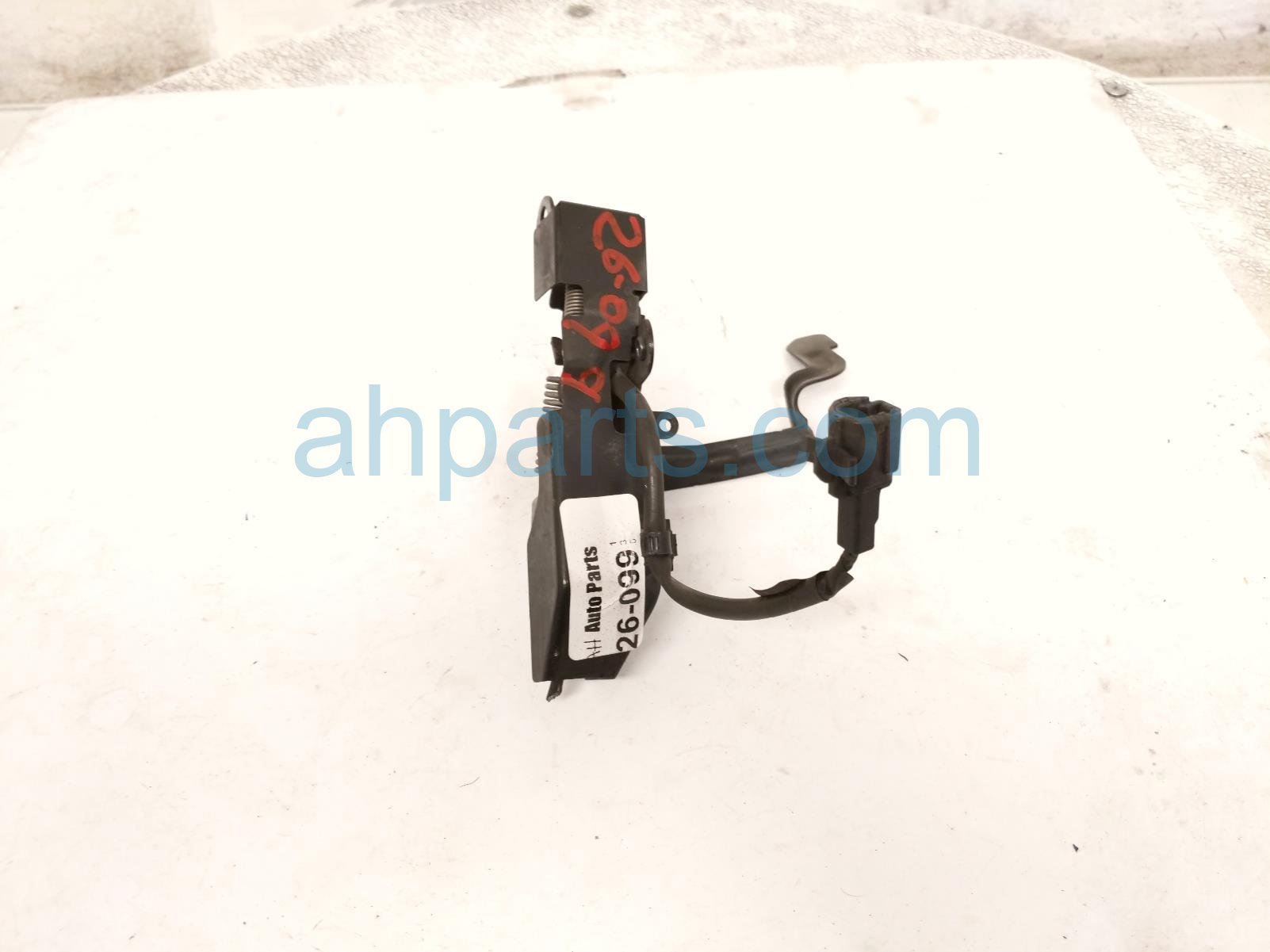 Toyota HOOD LOCK / LATCH ASSY