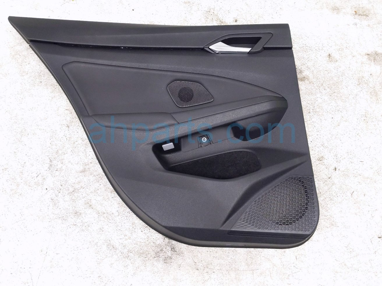 Volkswagen RR/LH INTERIOR DOOR PANEL - BLACK