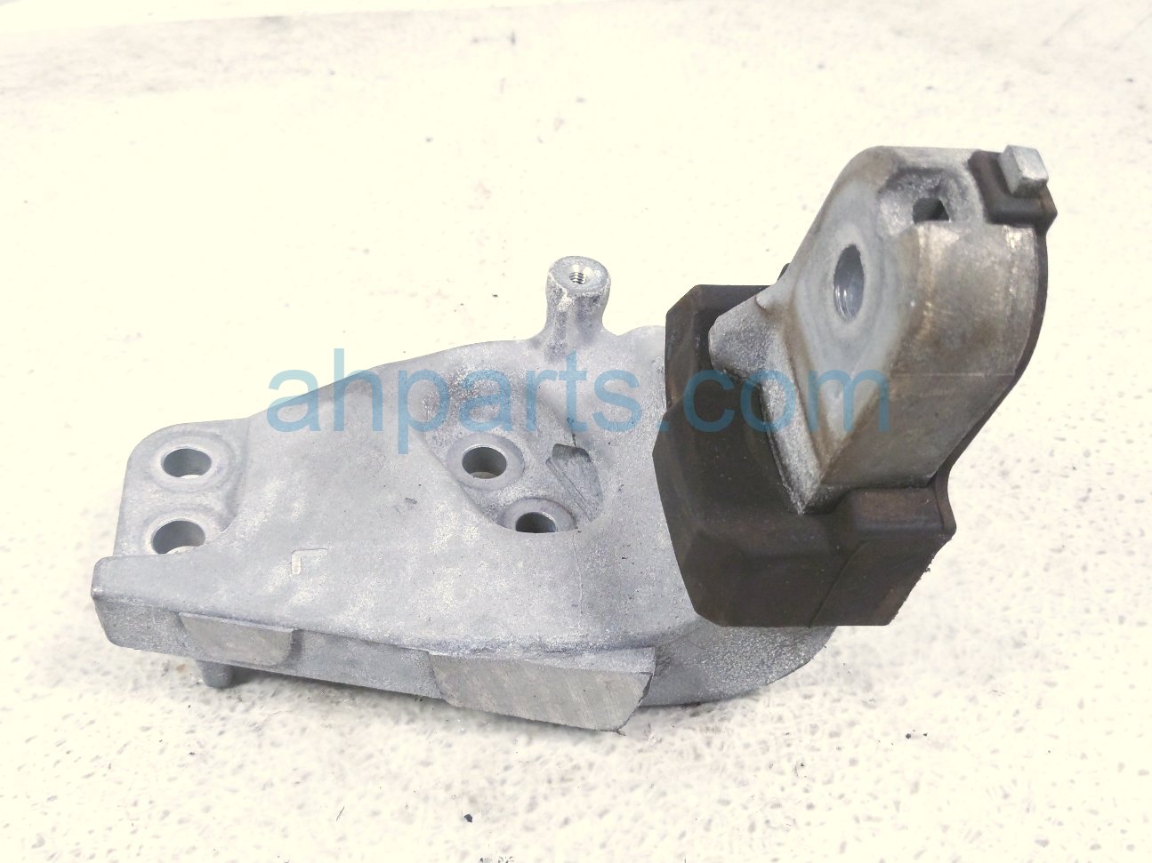 Lexus REAR ENGINE MOUNT BRKT - 2.5L HYB
