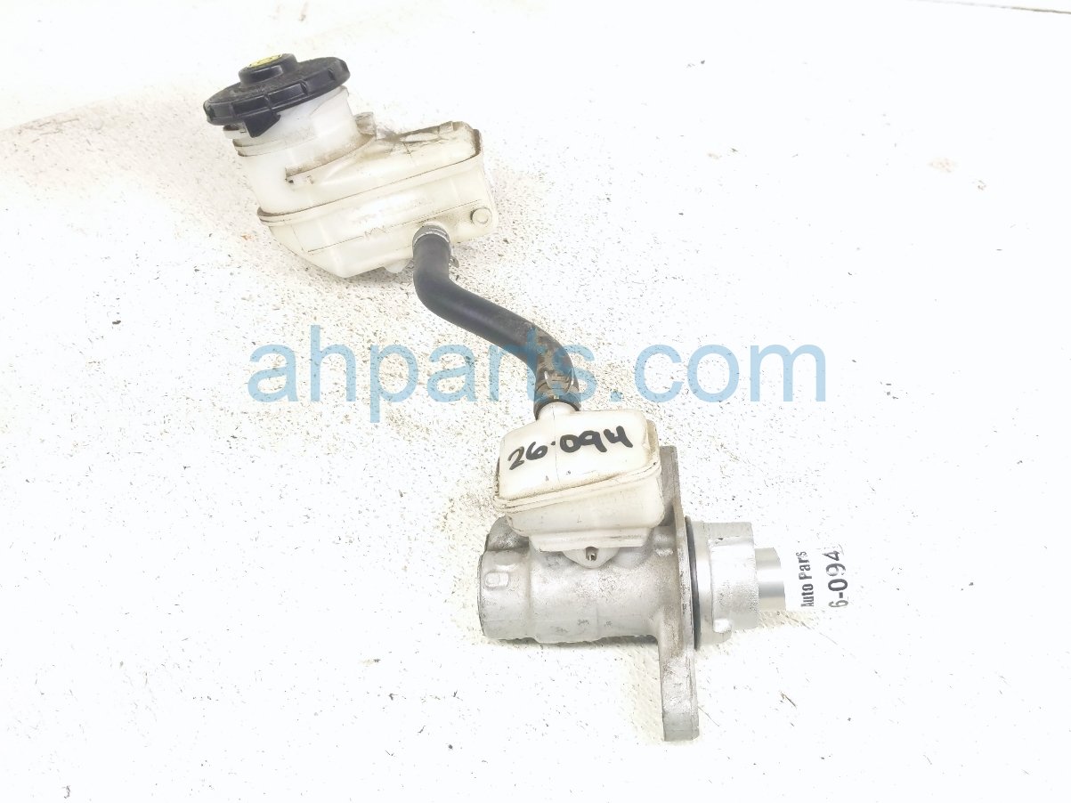 BRAKE MASTER CYLINDER W/RESERVOIR