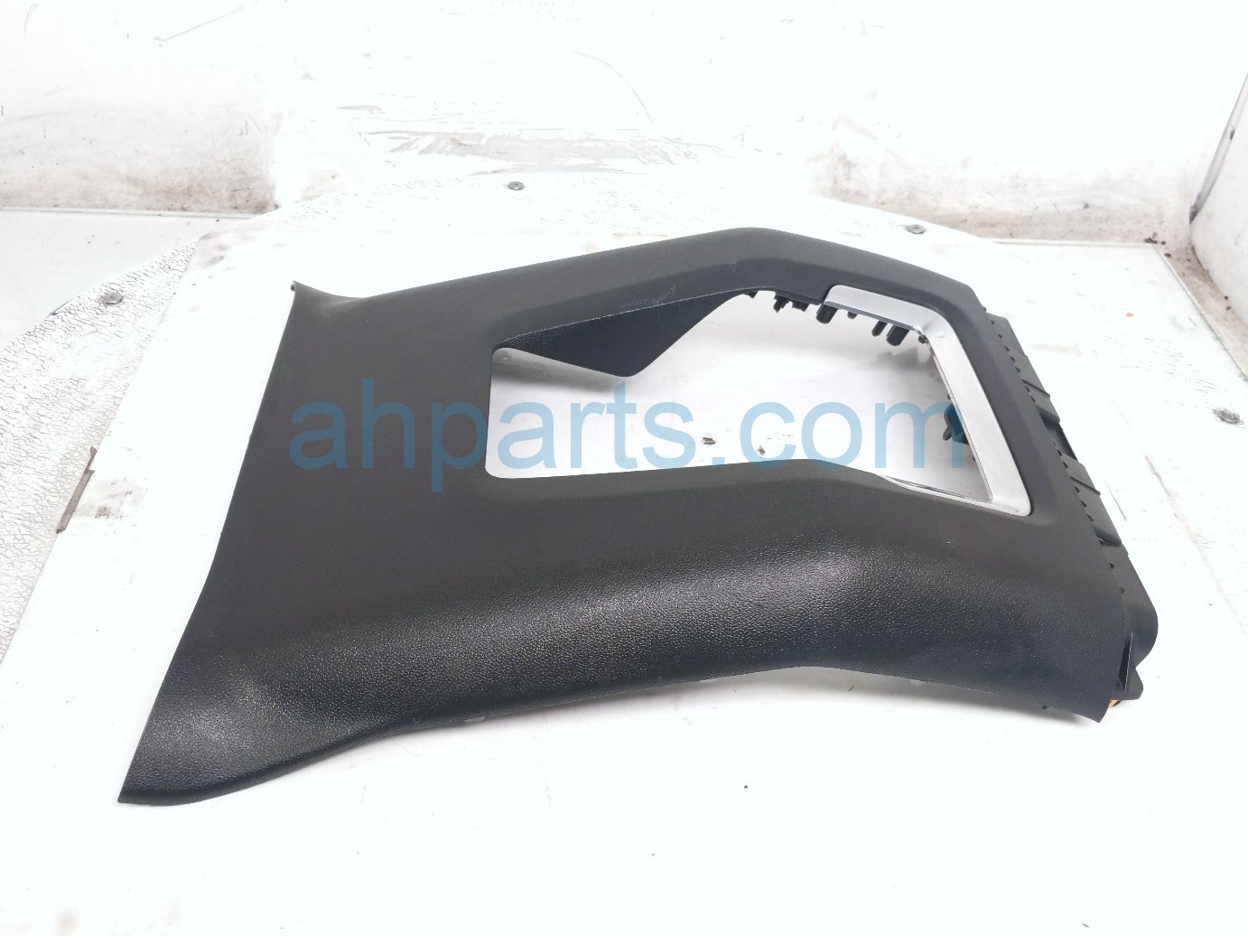 2022 Chevy Tahoe Rear Console End Cap Trim blk 84791115 Replacement 2022 Chevy Tahoe Rear Console End Cap Trim blk 84791115 Replacement thumbnail