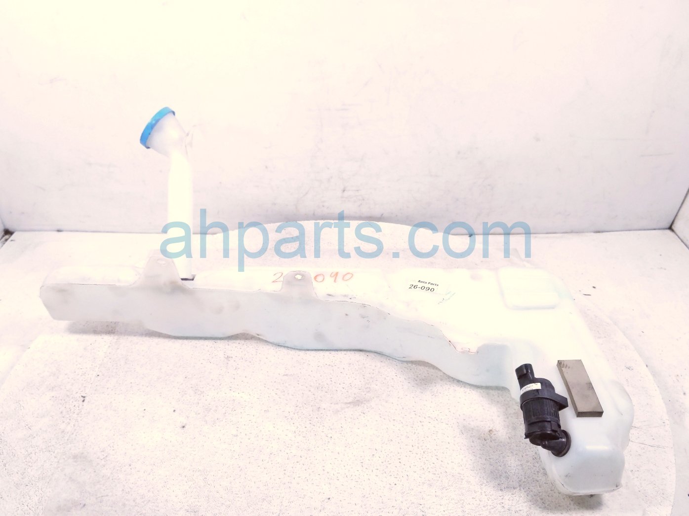Nissan WINDSHIELD WASHER RESERVOIR W/PUMP