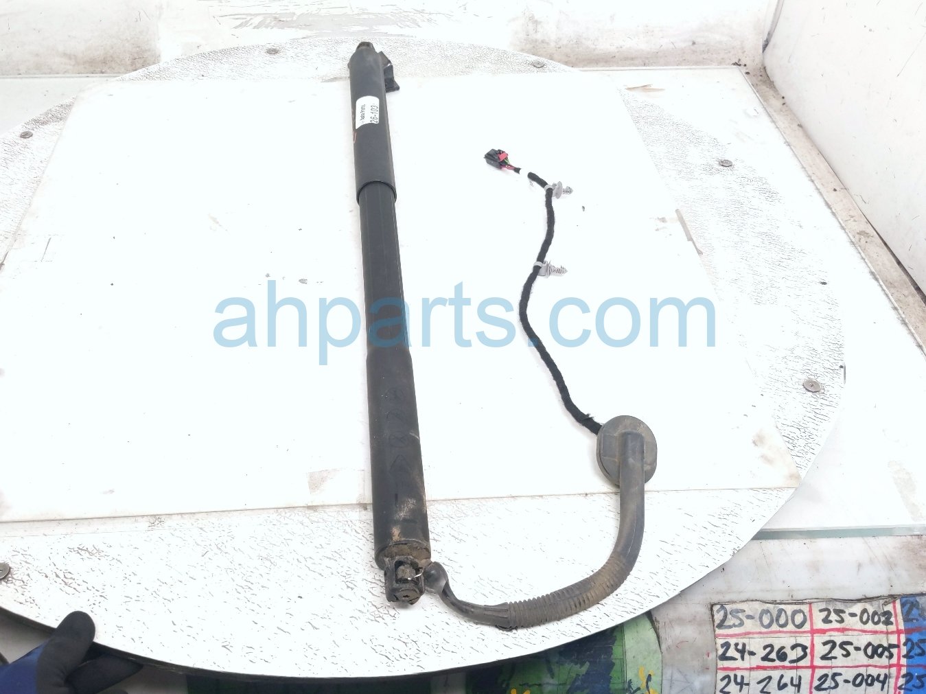2022 Chevy Tahoe Rear Tail Window Regulator Driver Power Liftgate Strut Actuator 86594923 Replacement 2022 Chevy Tahoe Rear Tail Window Regulator Driver Power Liftgate Strut Actuator 86594923 Replacement thumbnail