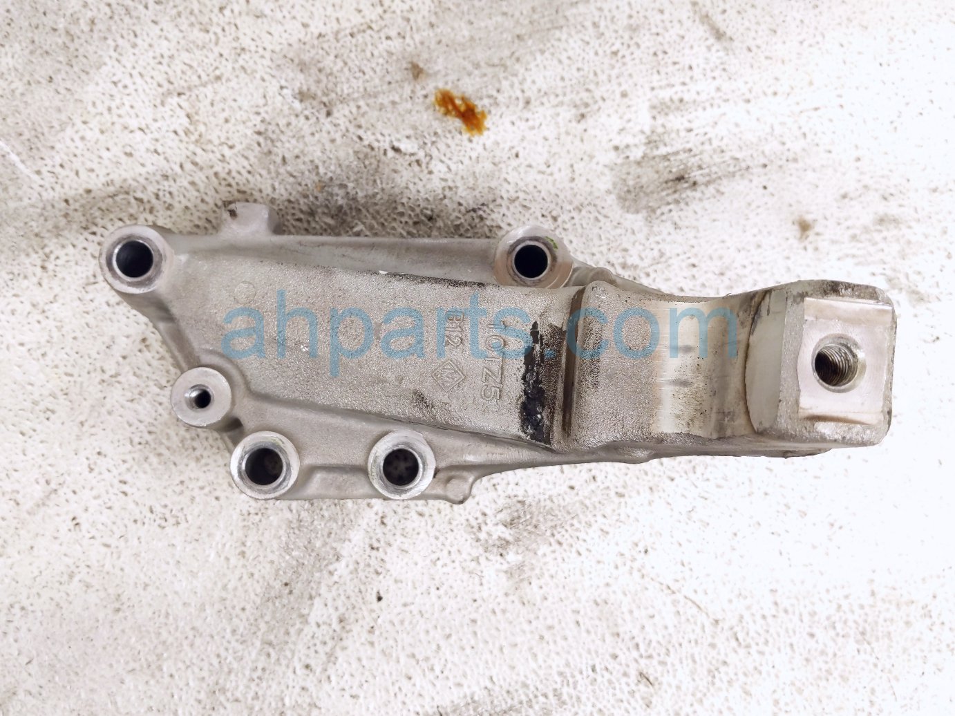 Honda REAR ENGINE MOUNT BRACKET - 3.5L AWD