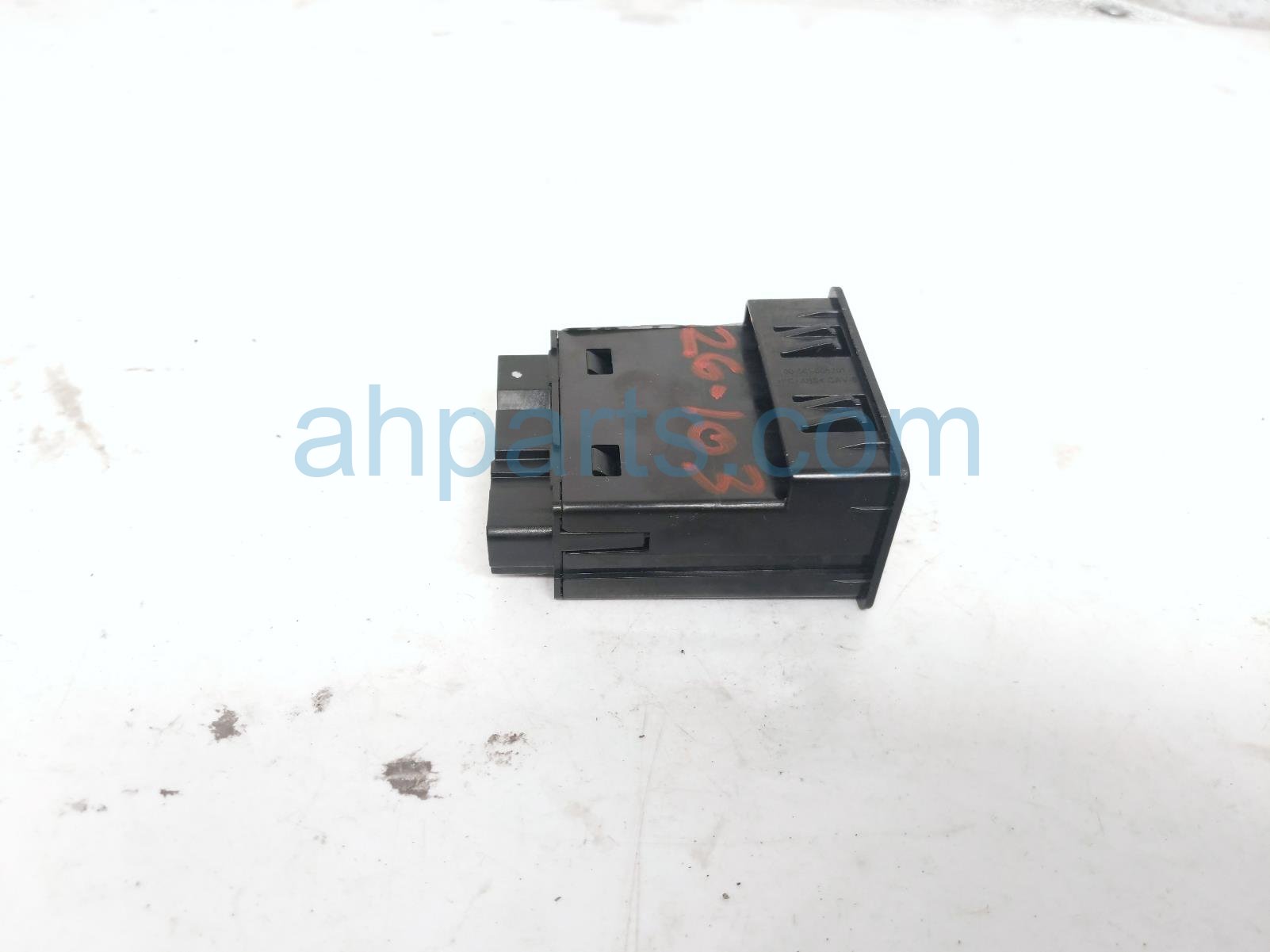 2022 Chevy Tahoe Usb Media Interface Hub 13558185 Replacement 2022 Chevy Tahoe Usb Media Interface Hub 13558185 Replacement thumbnail