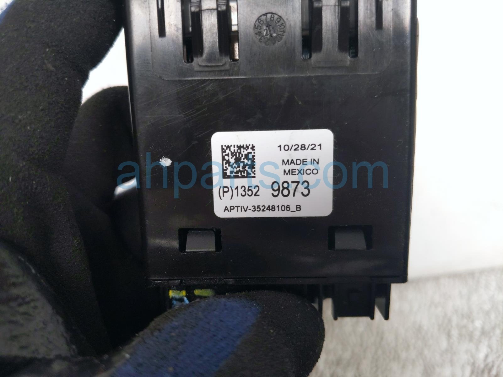 2022 Chevy Tahoe Usb Media Interface Hub 13558185 Replacement 2022 Chevy Tahoe Usb Media Interface Hub 13558185 Replacement thumbnail