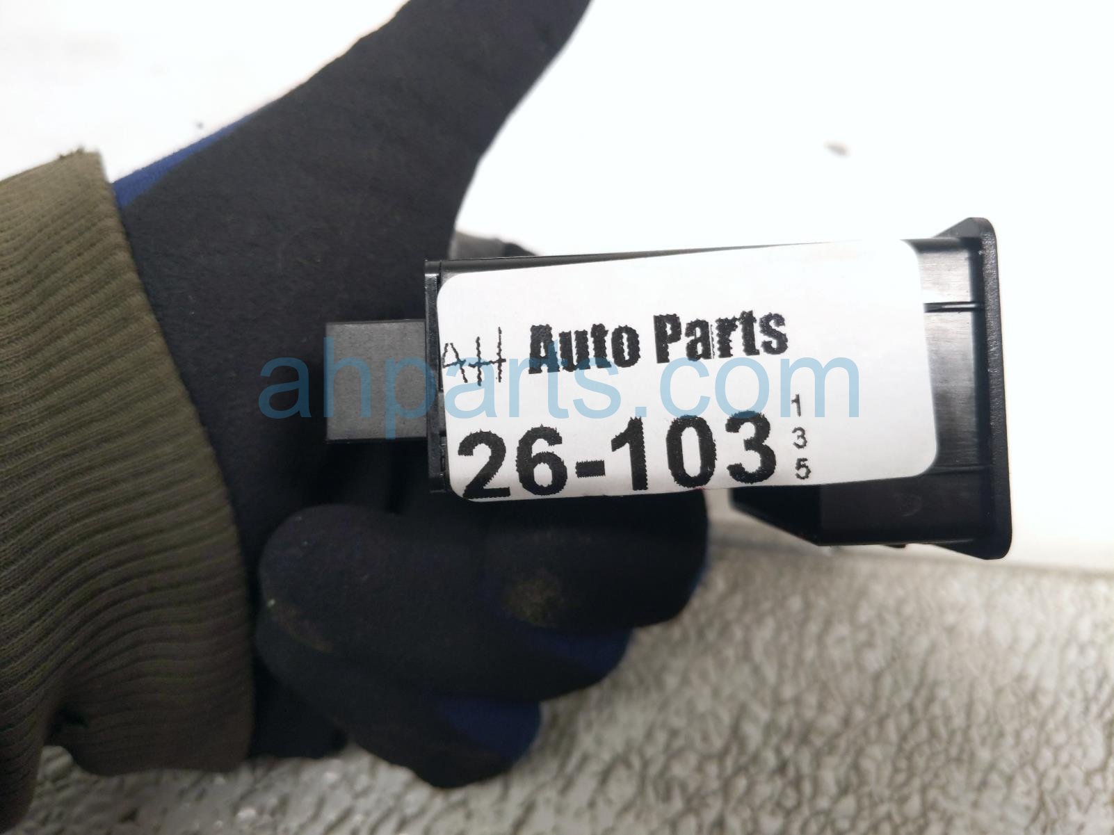 2022 Chevy Tahoe Usb Media Interface Hub 13558185 Replacement 2022 Chevy Tahoe Usb Media Interface Hub 13558185 Replacement thumbnail