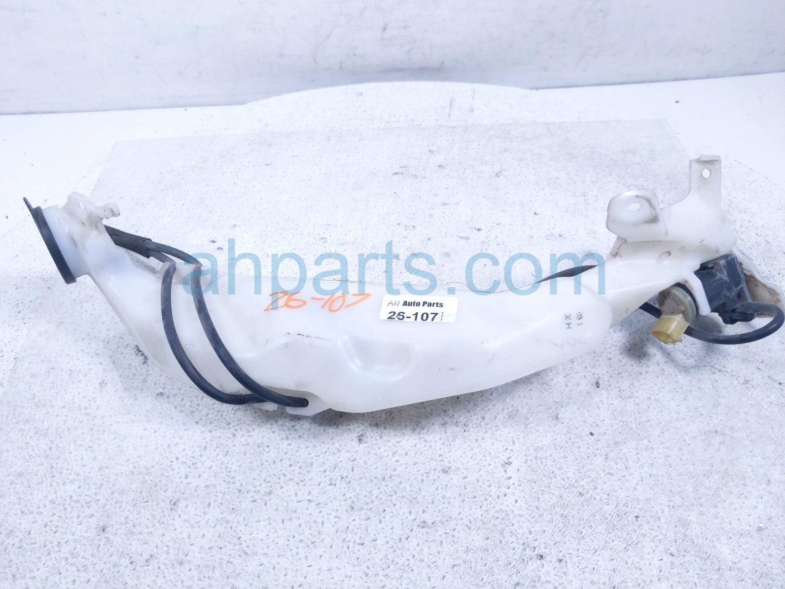 Honda WINDSHIELD WASHER RESERVOIR TANK