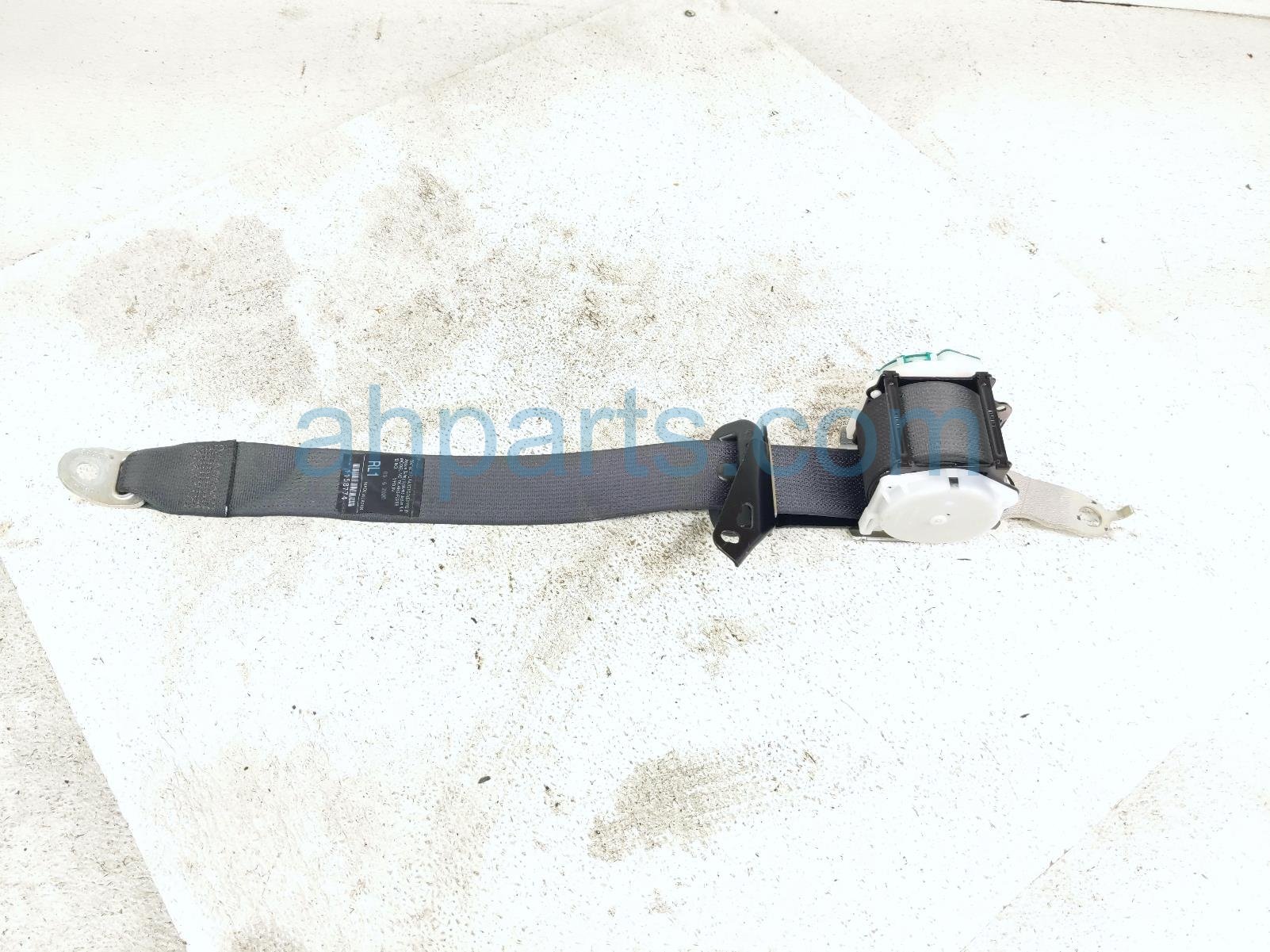 Toyota RR/LH SEAT BELT - BLACK SDN