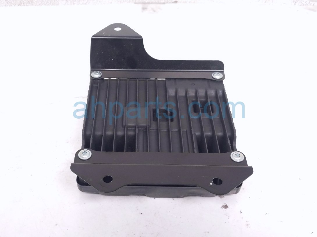 2022 Chevy Tahoe Ac/dc Power Inverter Mod Rear Passenger 86588245 Replacement 2022 Chevy Tahoe Ac/dc Power Inverter Mod Rear Passenger 86588245 Replacement thumbnail