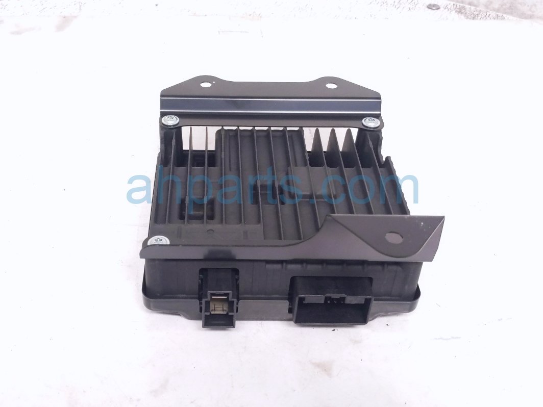 2022 Chevy Tahoe Ac/dc Power Inverter Mod Rear Passenger 86588245 Replacement 2022 Chevy Tahoe Ac/dc Power Inverter Mod Rear Passenger 86588245 Replacement thumbnail