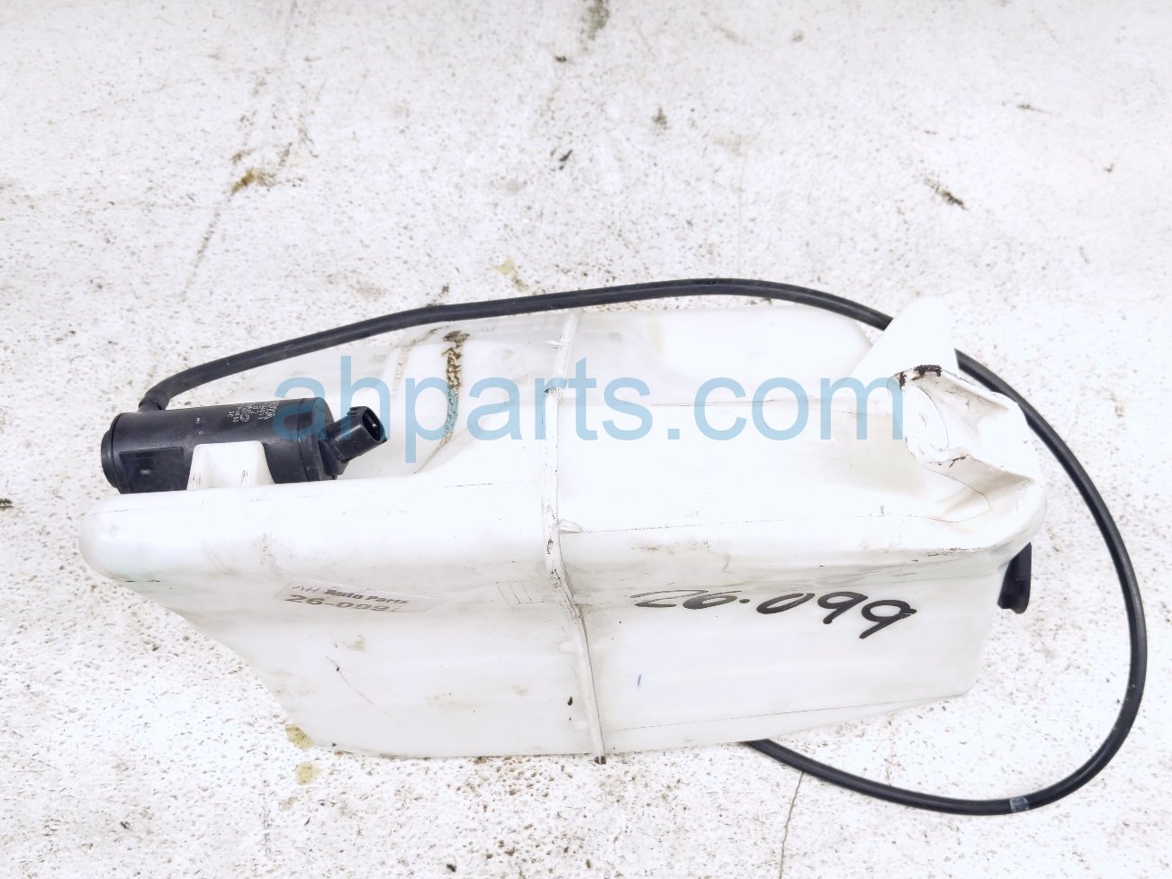Toyota WINDSHIELD WASHER RESERVOIR W/PUMP