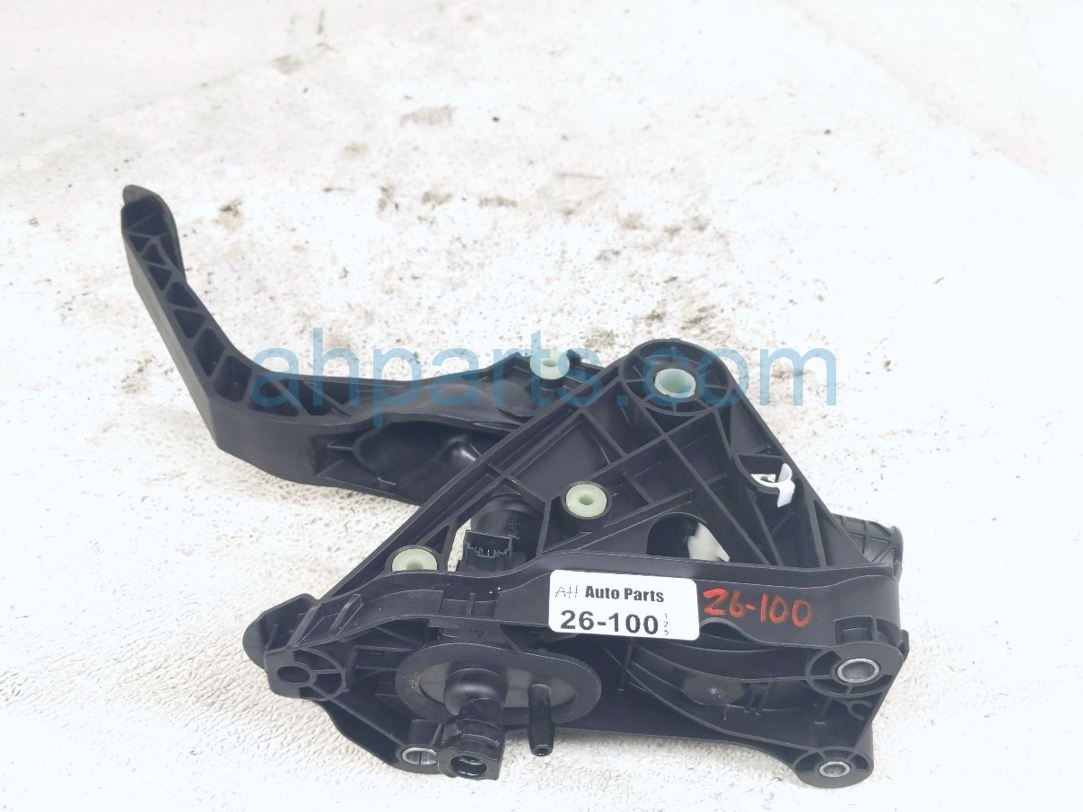 $40 Volkswagen M.T CLUTCH PEDAL ASSY LH $40 Volkswagen M.T CLUTCH PEDAL ASSY LH