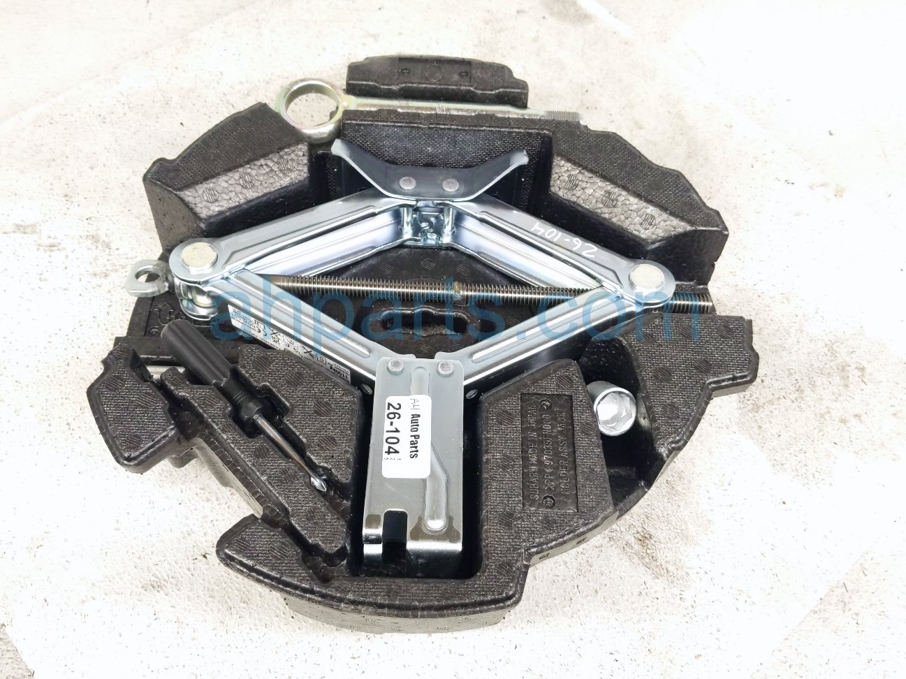 Subaru JACK & TOOL KIT W/FOAM HOLDER ASSY