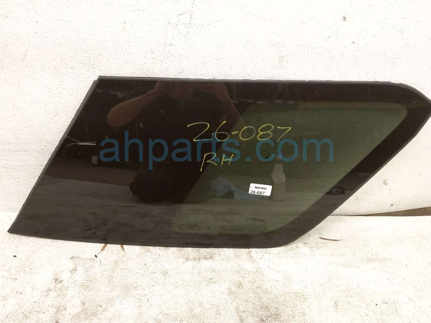 Rear passenger DOOR VENT GLASS WINDOW