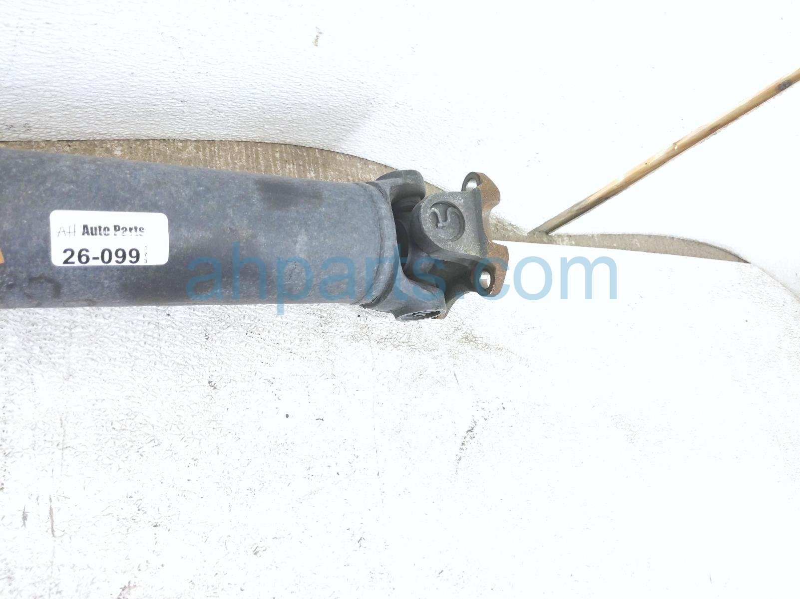 2019 Toyota Tacoma Rear Propeller Drive Shaft 4x4 37100 04440 Replacement 2019 Toyota Tacoma Rear Propeller Drive Shaft 4x4 37100 04440 Replacement thumbnail