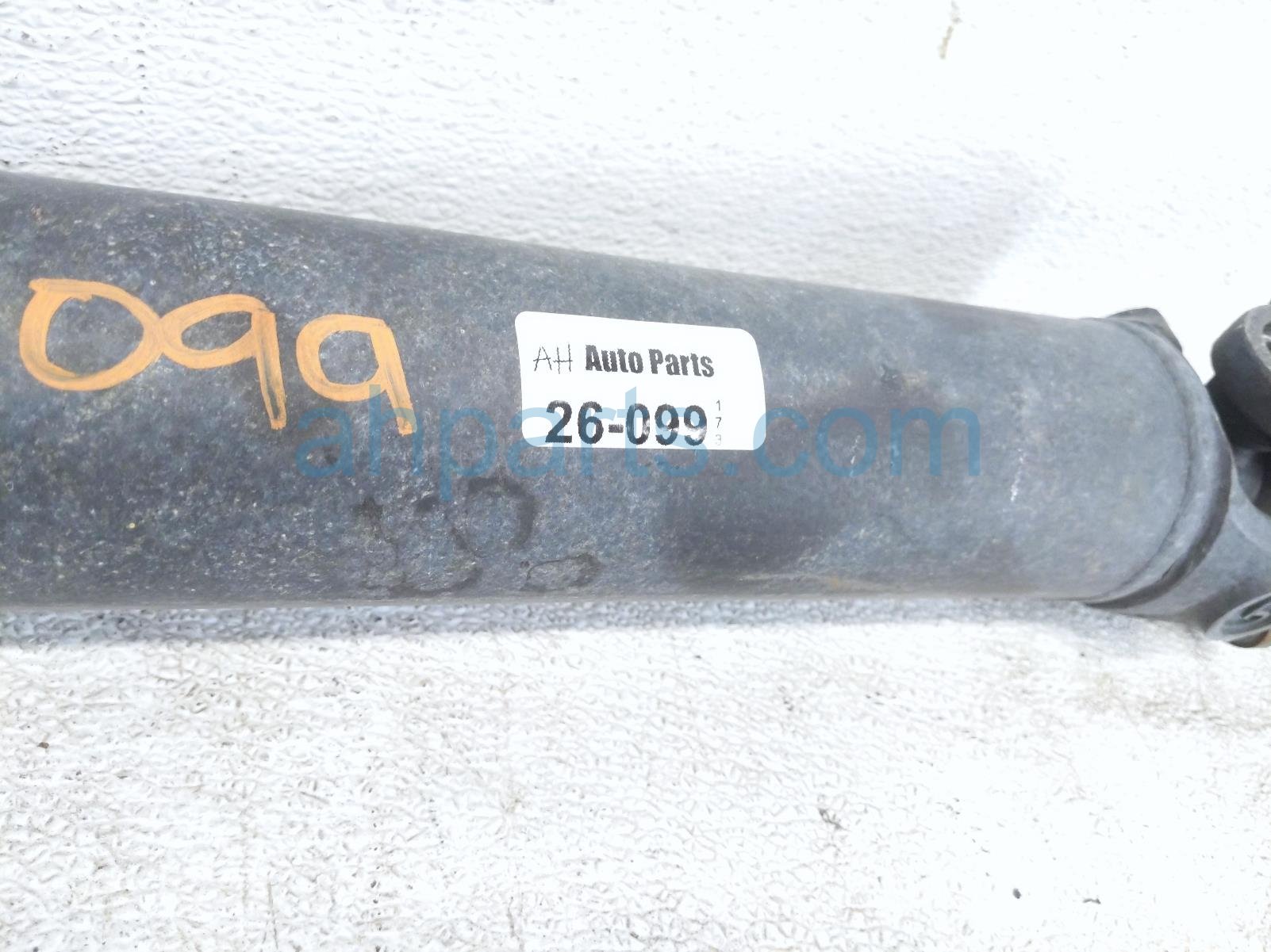 2019 Toyota Tacoma Rear Propeller Drive Shaft 4x4 37100 04440 Replacement 2019 Toyota Tacoma Rear Propeller Drive Shaft 4x4 37100 04440 Replacement thumbnail
