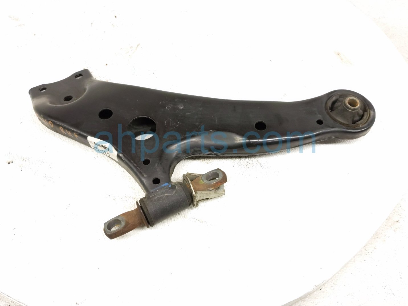 Lexus FR/RH LOWER CONTROL ARM