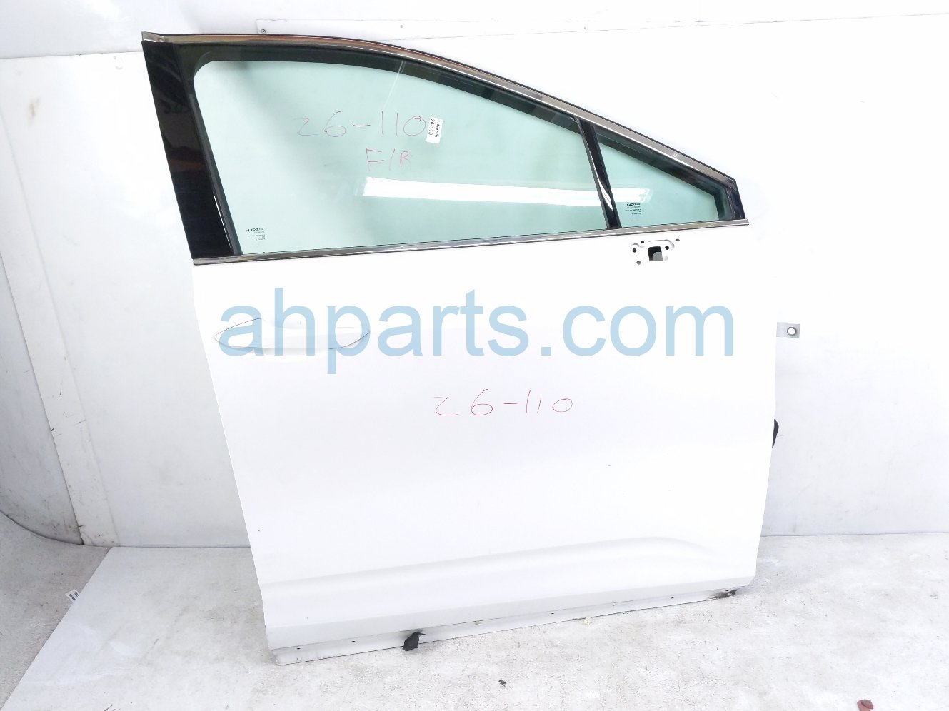 Lexus FR/RH DOOR - WHITE - NO MIRROR/TRIM*