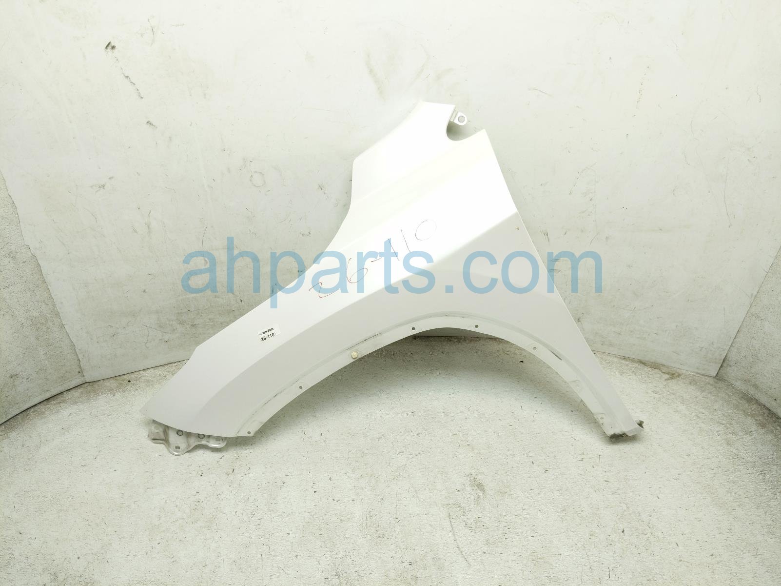$400 Lexus LH FENDER - WHITE