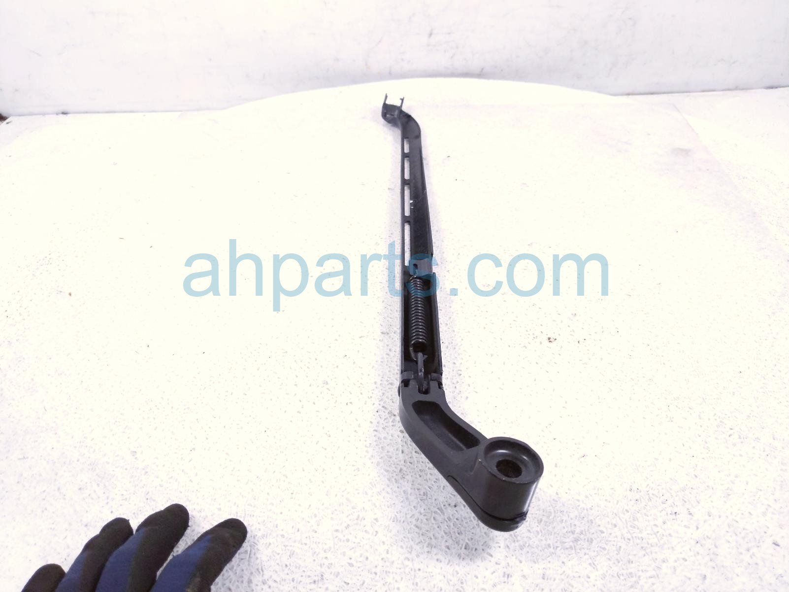 2016 Chevy Silverado 1500 Driver Windshield Wiper Arm 84372499 Replacement 2016 Chevy Silverado 1500 Driver Windshield Wiper Arm 84372499 Replacement thumbnail