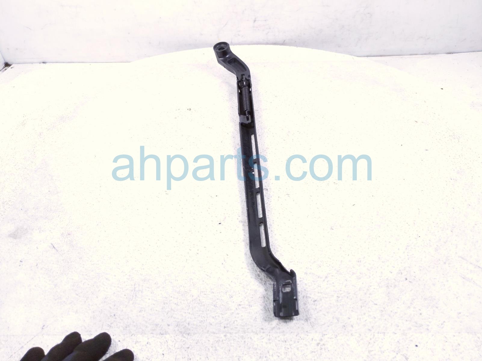2016 Chevy Silverado 1500 Driver Windshield Wiper Arm 84372499 Replacement 2016 Chevy Silverado 1500 Driver Windshield Wiper Arm 84372499 Replacement thumbnail