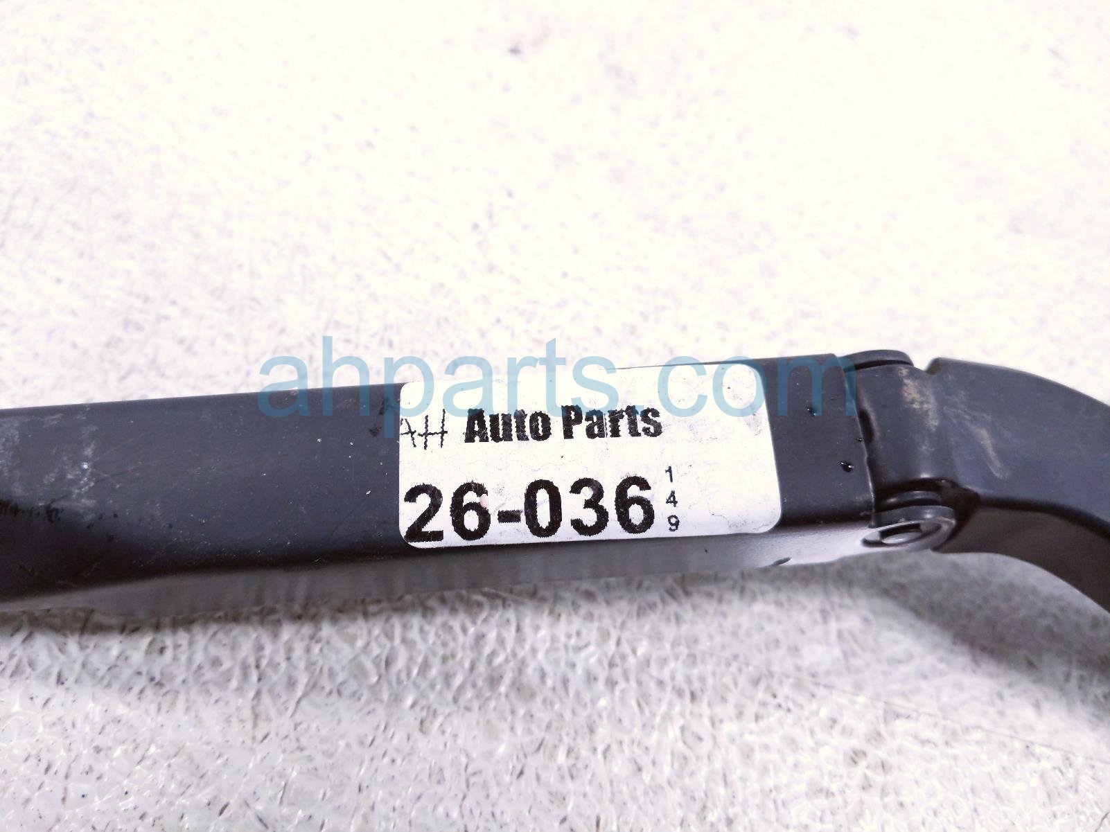 2016 Chevy Silverado 1500 Driver Windshield Wiper Arm 84372499 Replacement 2016 Chevy Silverado 1500 Driver Windshield Wiper Arm 84372499 Replacement thumbnail