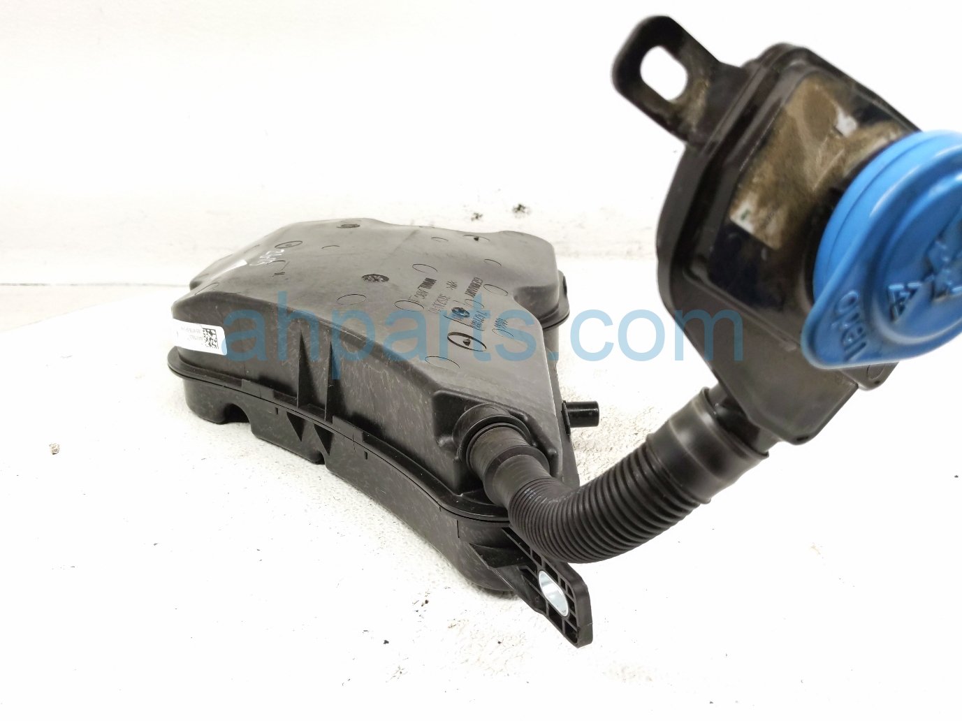2025 BMW I4 Windshield Washer Reservoir Tank 61 66 9 478 352 Replacement 2025 BMW I4 Windshield Washer Reservoir Tank 61 66 9 478 352 Replacement thumbnail
