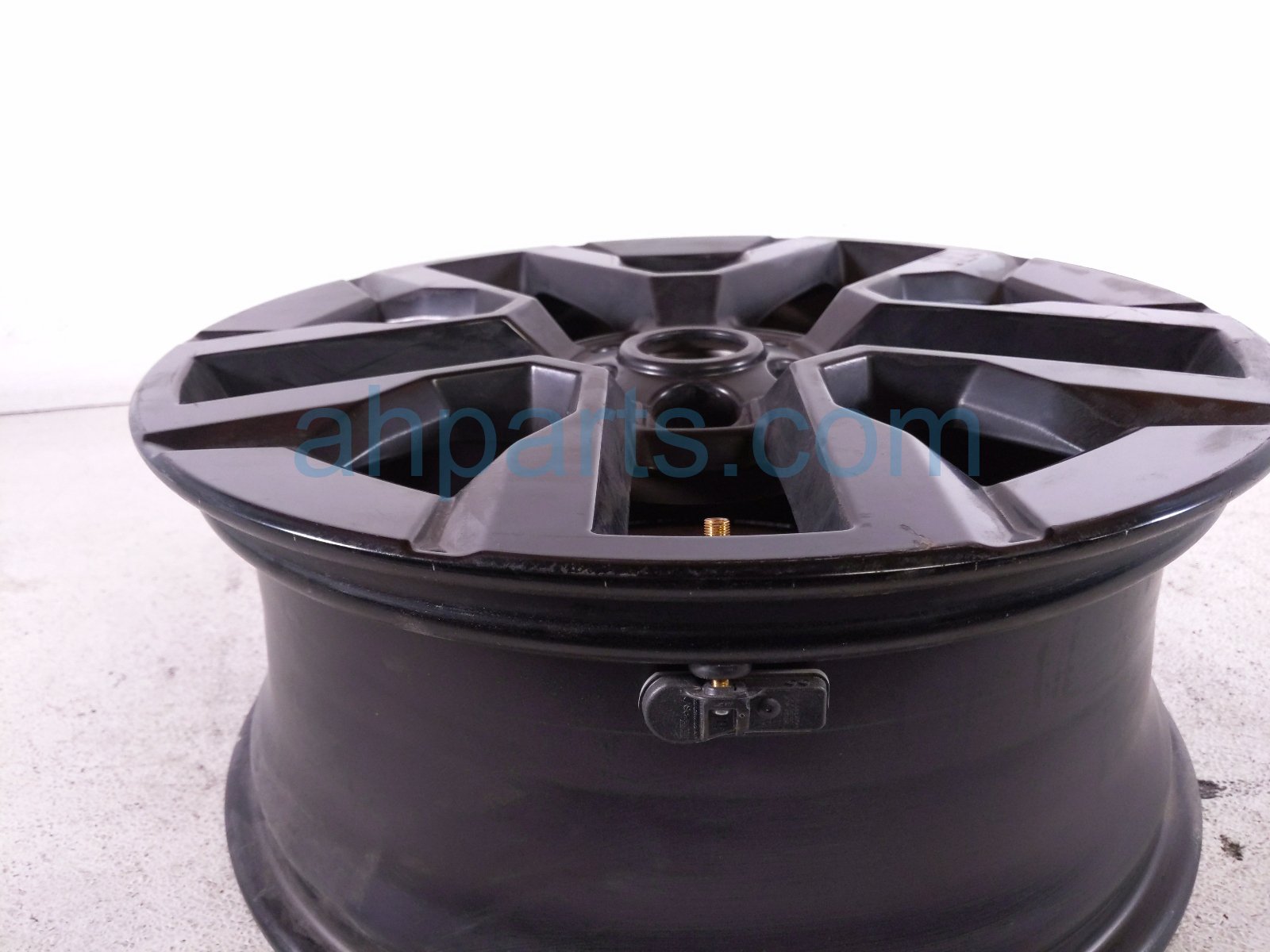 2023 Kia Telluride Rear Driver Wheel / Rim 52910 S9620 Replacement 2023 Kia Telluride Rear Driver Wheel / Rim 52910 S9620 Replacement thumbnail