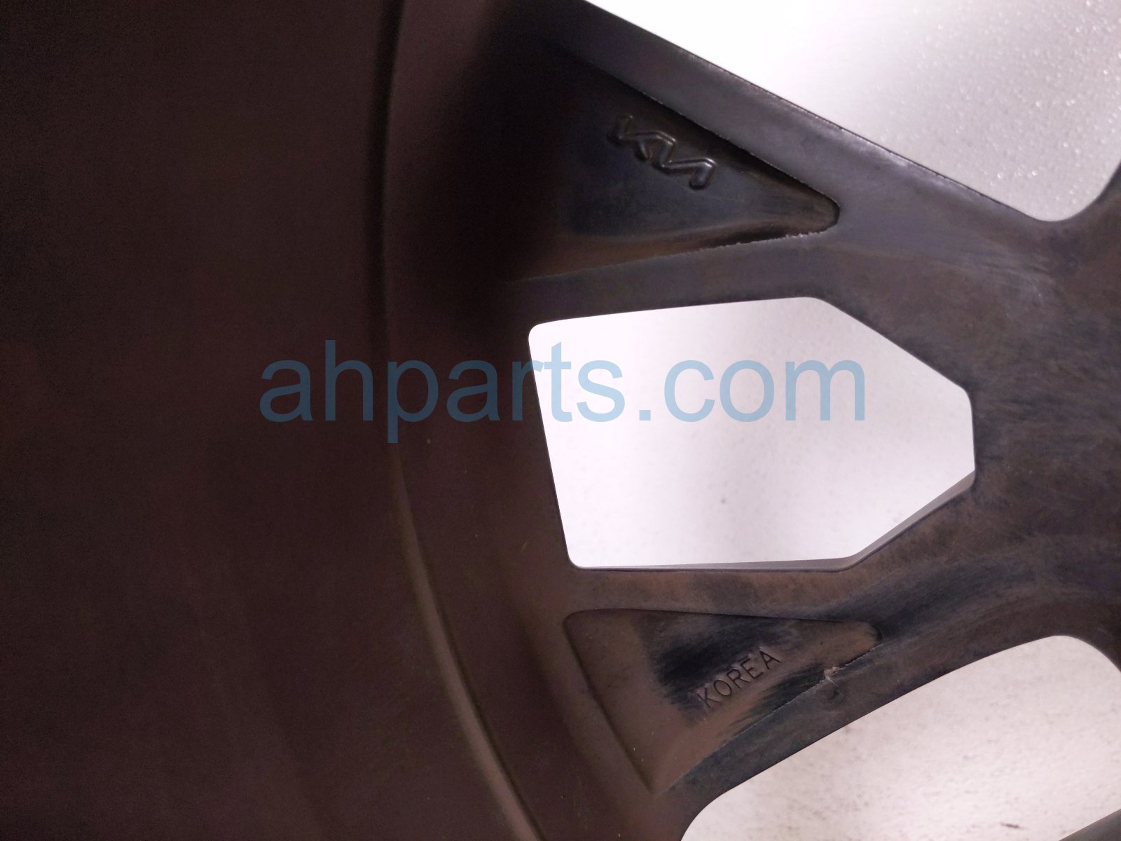 2023 Kia Telluride Front Driver Wheel / Rim 52910 S9620 Replacement 2023 Kia Telluride Front Driver Wheel / Rim 52910 S9620 Replacement thumbnail