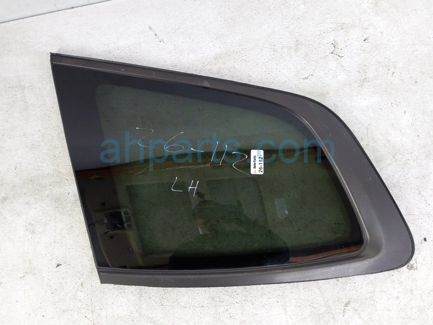 Kia LH QUARTER WINDOW GLASS