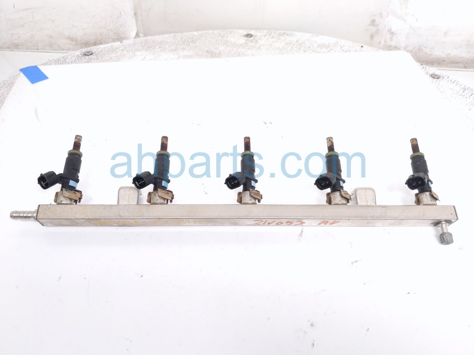 FUEL RAIL W/5 INJECTORS-2.5L
