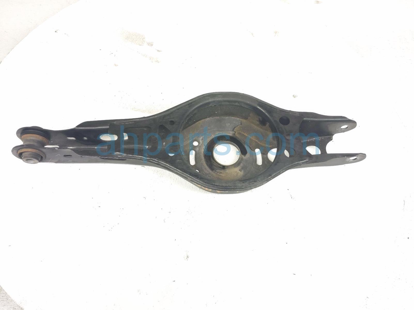 Toyota RR/RH SPRING SEAT LOWER CONTROL ARM