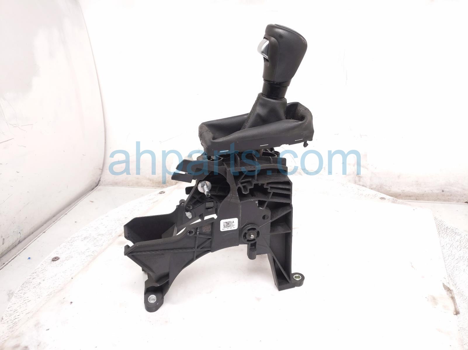 Honda A/T FLOOR SHIFTER W/KNOB - 2.0L