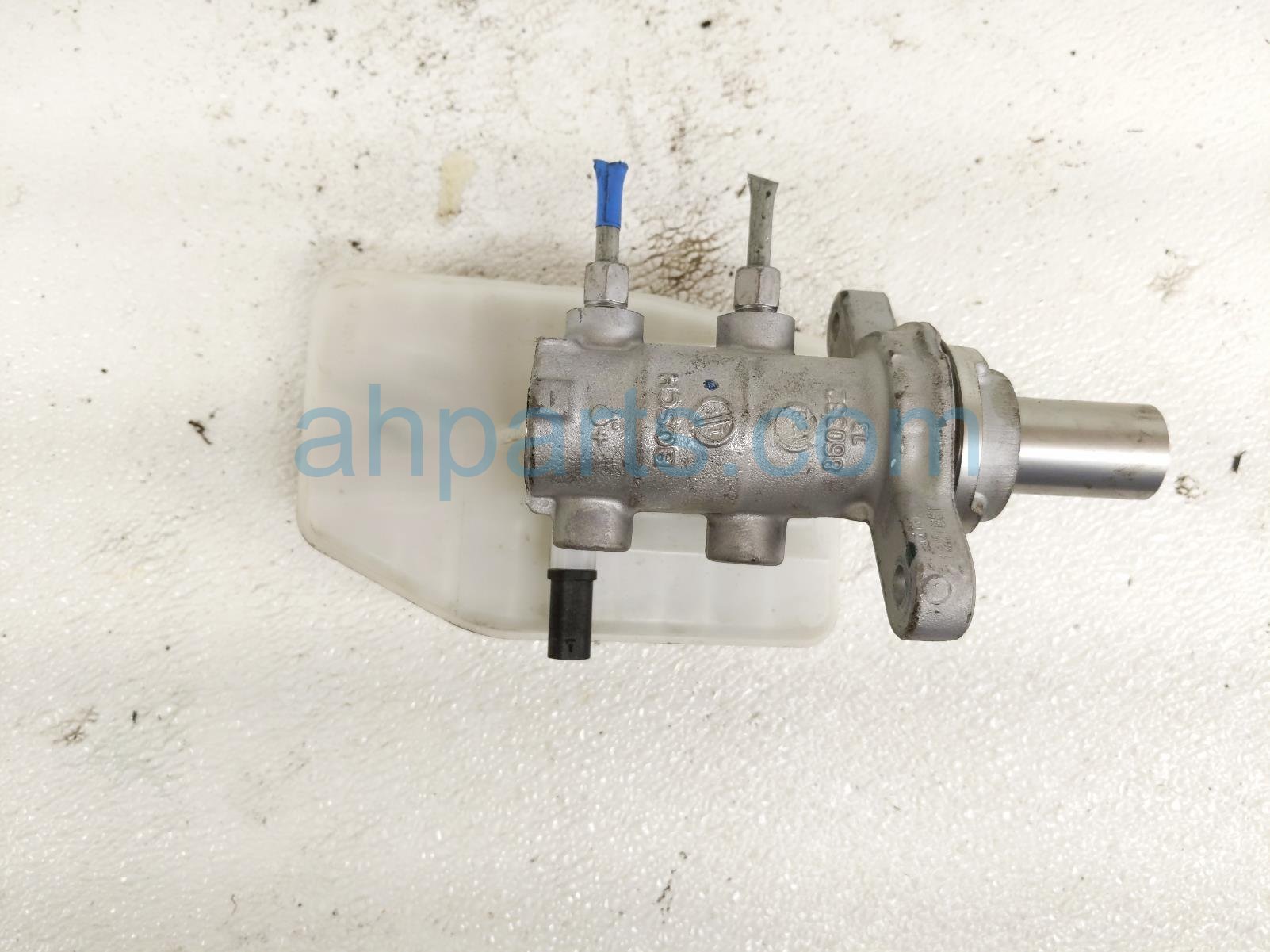 2021 Tesla Model Y Brake Master Cylinder W/reservoir 1188673 00 A Replacement 2021 Tesla Model Y Brake Master Cylinder W/reservoir 1188673 00 A Replacement thumbnail